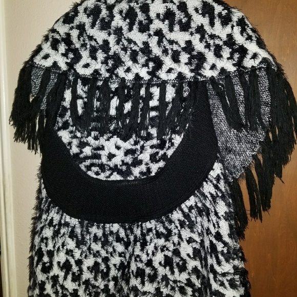 Vest black and white - Picture 2 of 2